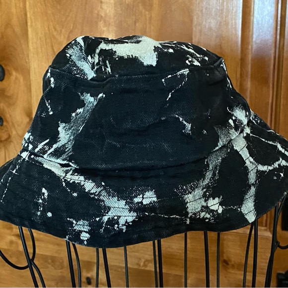 Cappelli black and white bucket hat - Picture 2 of 4